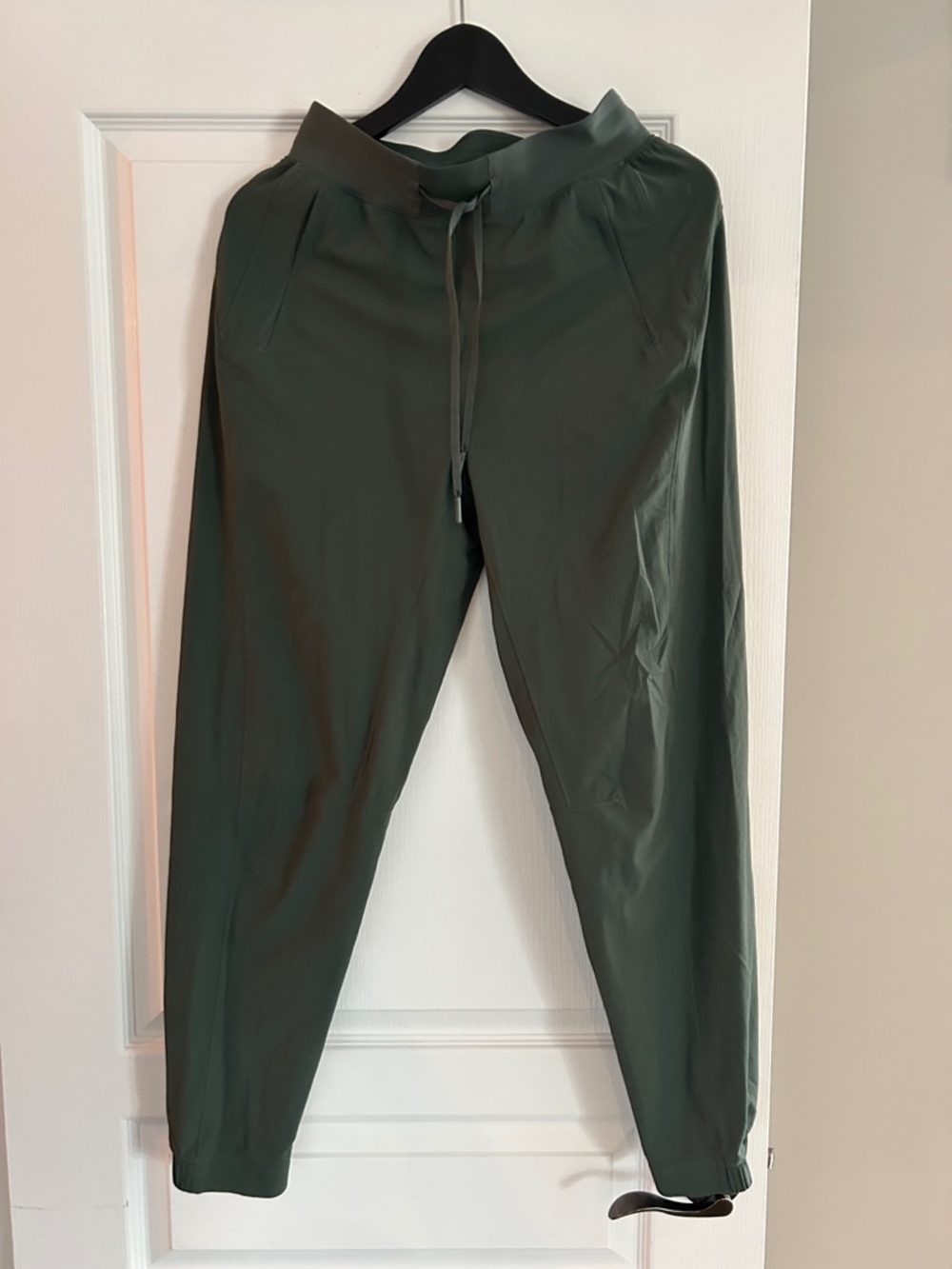 lululemon women’s Olive Green Jogger Pants with Drawstring Waist